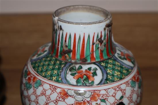 A Chinese Kangxi period famille verte dish and a similar baluster vase, diameter 37cm